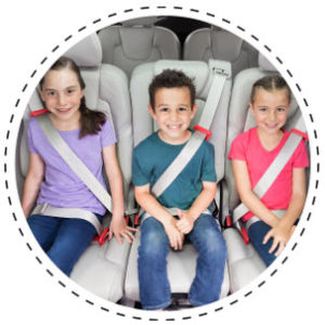 mifold permet de sécuriser trois enfants à l'arrière des voitures même les plus petites